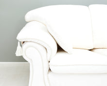 Lataa kuva Galleria-katseluun, 2-istuttava kangassohva valkoinen kuviollinen
