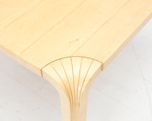 Load image into Gallery viewer, Artek X800 sohvapöytä viuhkajaloilla
