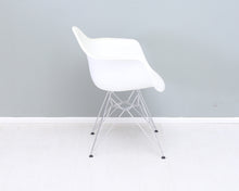 Ladda upp bild till gallerivisning, Vitra Eames DAR tuoli

