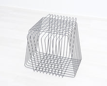 Ladda upp bild till gallerivisning, Pieni metallipöytä
