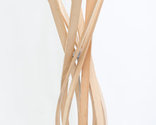 Lataa kuva Galleria-katseluun, Burtscher &amp; Bertolini Horm Twist Hanger naulakko
