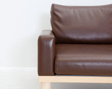 Lataa kuva Galleria-katseluun, 2-istuttava keinonahkasohva ruskea

