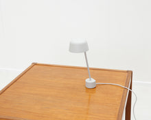 Load image into Gallery viewer, Muuto Lean Lamp seinävalaisin
