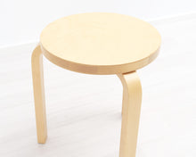 Lataa kuva Galleria-katseluun, Artek 60 jakkara koivu

