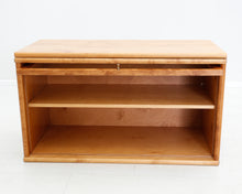 Lataa kuva Galleria-katseluun, Boknäs Mappivitriini lasiovella S39cm K47cm
