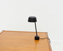 Load image into Gallery viewer, Muuto Lean Lamp seinävalaisin
