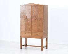 Load image into Gallery viewer, Antiikkinen kaappi
