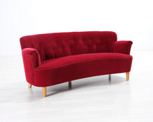 Lataa kuva Galleria-katseluun, 2,5-istuttava samettisohva punainen
