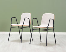 Ladda upp bild till gallerivisning, Hem Touchwood Armchair tuoli mustalla metallirungolla
