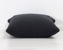Load image into Gallery viewer, Hem Dash Cushion Medium tyyny musta
