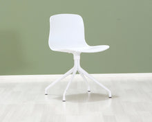 Lataa kuva Galleria-katseluun, Hay About A Chair AAC10 tuoli valkoinen
