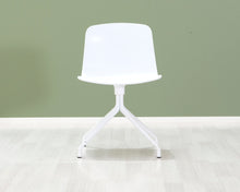Lataa kuva Galleria-katseluun, Hay About A Chair AAC10 tuoli valkoinen
