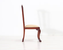 Load image into Gallery viewer, Vanha ruokatuoli kangasistuimella beige
