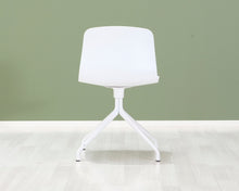 Lataa kuva Galleria-katseluun, Hay About A Chair AAC10 tuoli valkoinen
