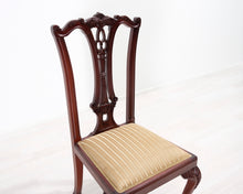 Load image into Gallery viewer, Vanha ruokatuoli kangasistuimella beige
