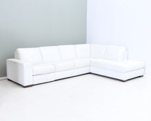 Lataa kuva Galleria-katseluun, Natuzzin 5-istuttava nahkainen kulmasohva valkoinen
