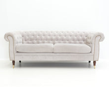 Lataa kuva Galleria-katseluun, Brandas 3-istuttava Chesterfield sohva vaalea beige
