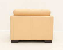 Load image into Gallery viewer, Boknäs nahkanojatuoli beige
