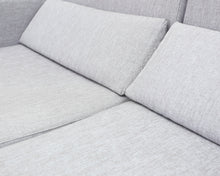 Lataa kuva Galleria-katseluun, BoConcept Melo vuodesohva vaaleanharmaa
