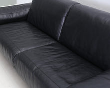 Load image into Gallery viewer, Natuzzi 3-istuttava nahkasohva musta
