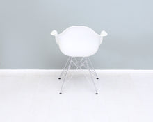 Ladda upp bild till gallerivisning, Vitra Eames DAR tuoli
