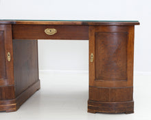 Lataa kuva Galleria-katseluun, Pankinjohtajan työpöytä
