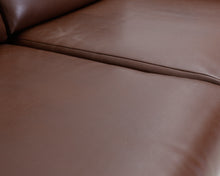 Lataa kuva Galleria-katseluun, 2-istuttava keinonahkasohva ruskea
