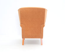 Lataa kuva Galleria-katseluun, Vaaleanruskea nojatuoli
