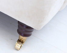 Lataa kuva Galleria-katseluun, 2,5-istuttava Howard sohva beige
