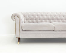 Lataa kuva Galleria-katseluun, Brandas 3-istuttava Chesterfield sohva vaalea beige
