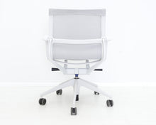 Load image into Gallery viewer, Vitra Physix työtuoli
