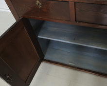 Load image into Gallery viewer, Antiikkikaappi lasiovilla

