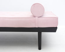 Lataa kuva Galleria-katseluun, Layered RITZY daybed

