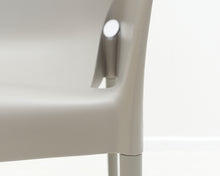 Lataa kuva Galleria-katseluun, Kartell Dr. No by Starck tuoli
