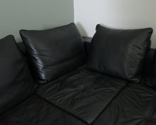 Lataa kuva Galleria-katseluun, BoConcept Mezzo kulmasohva nahkaa mustanruskea
