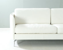 Ladda upp bild till gallerivisning, BoConcept Osaka 3-istuttava nahkasohva luonnonvalkoinen

