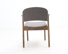 Load image into Gallery viewer, Vintage puutuoli harmaalla verhoilulla
