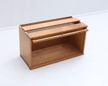 Load image into Gallery viewer, Boknäs Mappivitriini lasiovella (K47, S39 cm)
