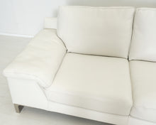 Lataa kuva Galleria-katseluun, Natuzzi 2-istuttava nahkasohva valkoinen
