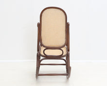 Ladda upp bild till gallerivisning, Thonet-tyylinen keinutuoli

