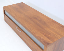 Load image into Gallery viewer, BoConcept tv-taso pähkinäpuu
