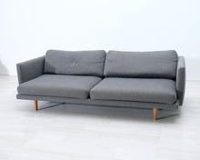 Lataa kuva Galleria-katseluun, Hakola Lazy Classic 3-istuttava kangassohva harmaa
