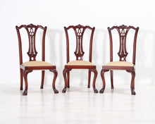 Load image into Gallery viewer, Vanha ruokatuoli kangasistuimella beige
