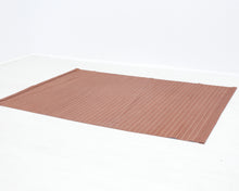Lataa kuva Galleria-katseluun, Woodnotes Line paperinarumatto 156x224 cm
