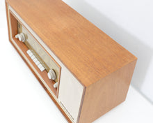 Lataa kuva Galleria-katseluun, Phillips vintage putkiradio sisustukseen
