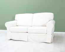 Lataa kuva Galleria-katseluun, 2-istuttava kangassohva raidallinen
