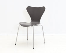 Lataa kuva Galleria-katseluun, Fritz Hansen Series 7 Seiska tuoli

