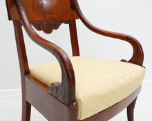 Ladda upp bild till gallerivisning, Mahonkinen nojatuoli beige

