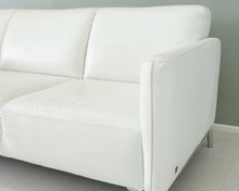 Lataa kuva Galleria-katseluun, Natuzzi Tratto 2811 3-istuttava nahkasohva valkoinen

