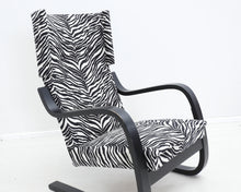 Ladda upp bild till gallerivisning, Artek 401 nojatuoli zebra-kankaalla
